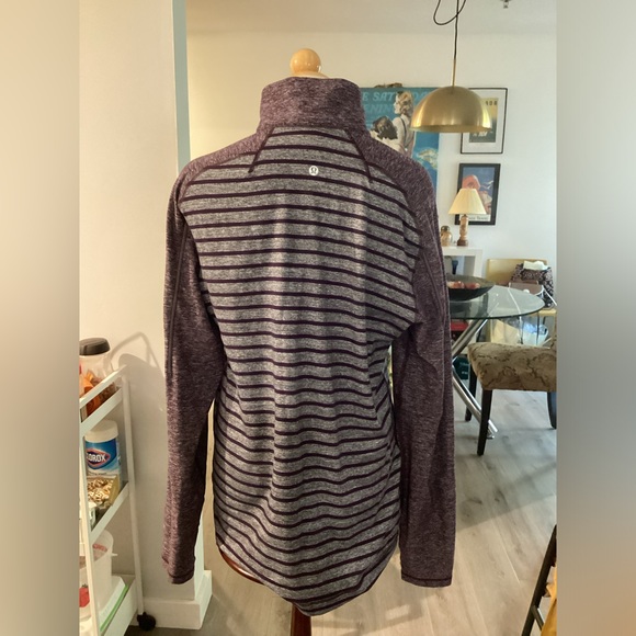 Lululemon Surge Warm 1/2 Zip. Size L. - Picture 7 of 10
